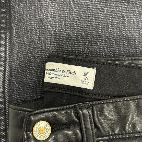 Abercrombie High Rise 90s Relaxed Jeans - Picture 4 of 4